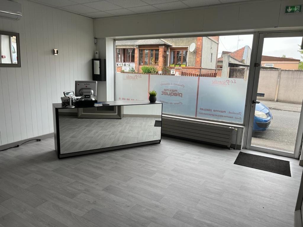 Hotel Restaurant Le Picardie Chauny Exterior foto